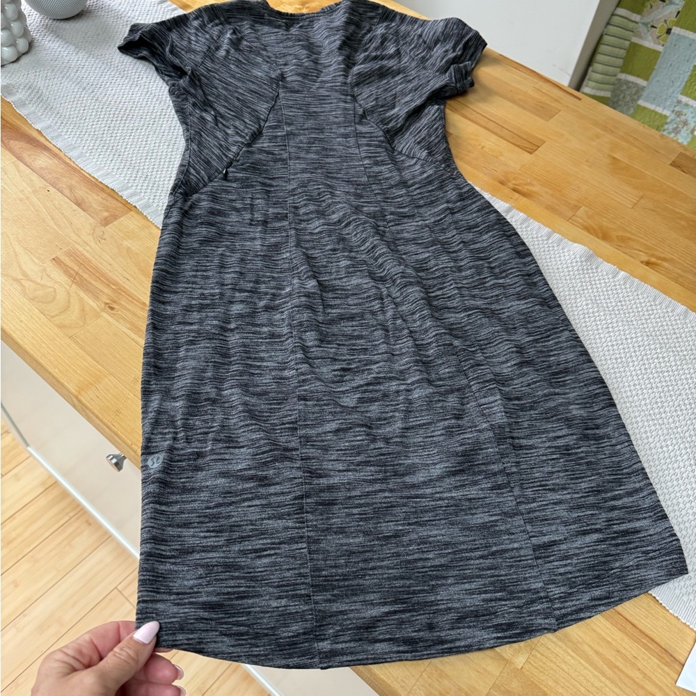 Lululemon dress size 6